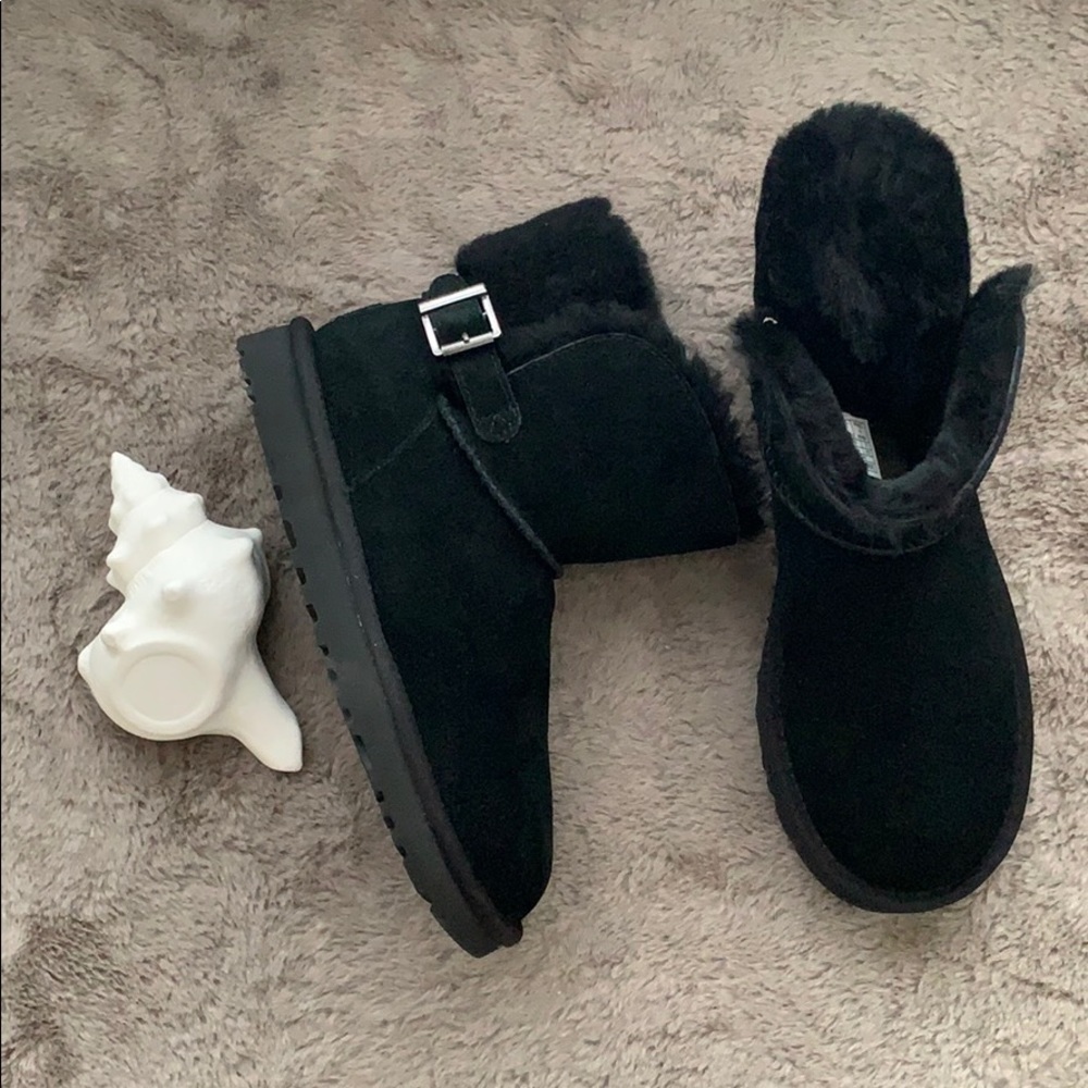 NIB Ugg Karel boots